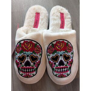 Betsey Johnson Womens Plush Sugar Skull Slippers Large 9-10 Cozy House Shoes New
